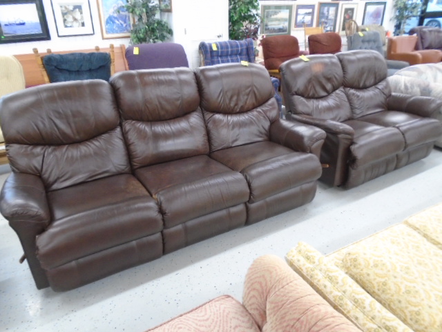 Leather LA-Z-Boy Dual Recliner Sofa and Love Seat
