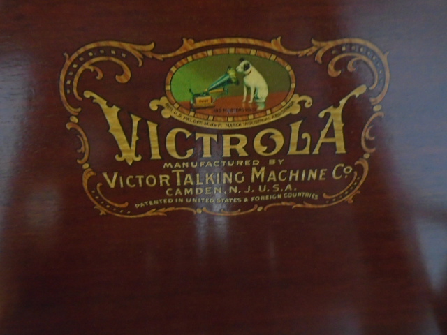 Victrola Record Player / Victor Talking Machine